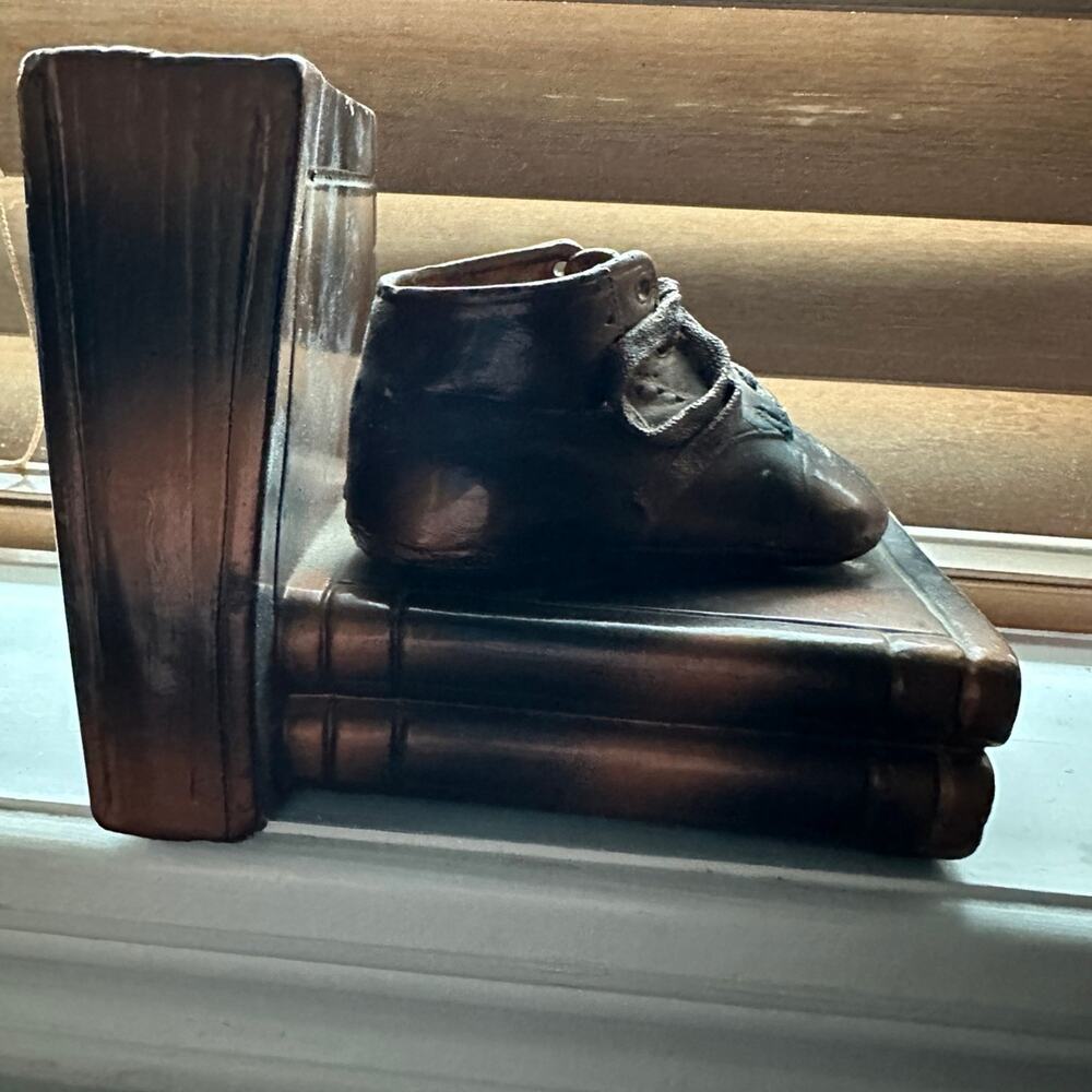 Vintage Copper baby Shoe bronzed bookend ( only 1) 5x6‎